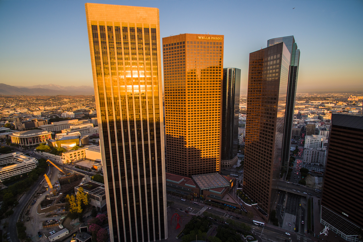 Well towers. Небоскрёб «wells Fargo Center» в Сиэтле. Здание wells Fargo. Wells Fargo los Angeles. Веллс Фарго центр Миннеаполис.